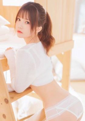 恐龙星的比基尼女孩
