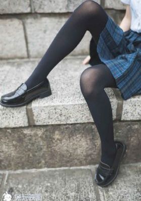 女大学生沙龙室3